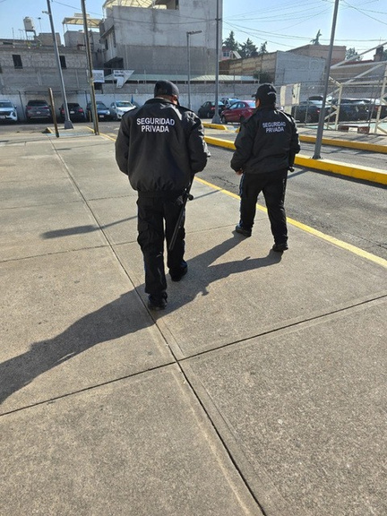 Personal de JADASA realizando un recorrido de vigilancia